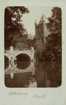 605998 Gezicht op de Abstederbrug over de Stadsbuitengracht te Utrecht, met op de achtergrond het R.K. Wees- en ...